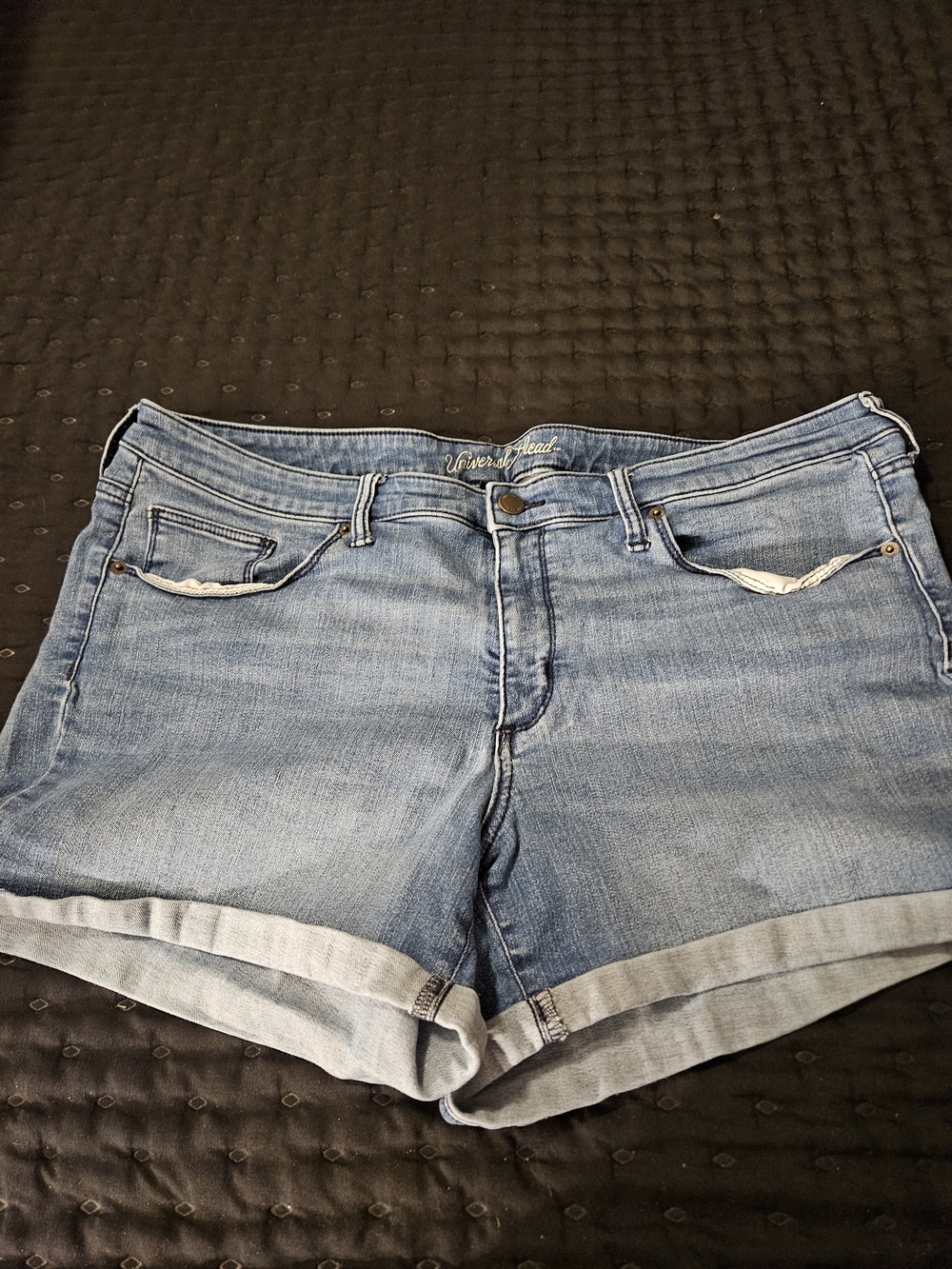 Universal Thread Light Wash Denim Roll-Cuff Women’s Shorts